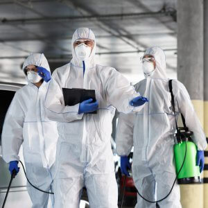 virologists-in-protective-suits-on-duty-on-public--HK7PBT3